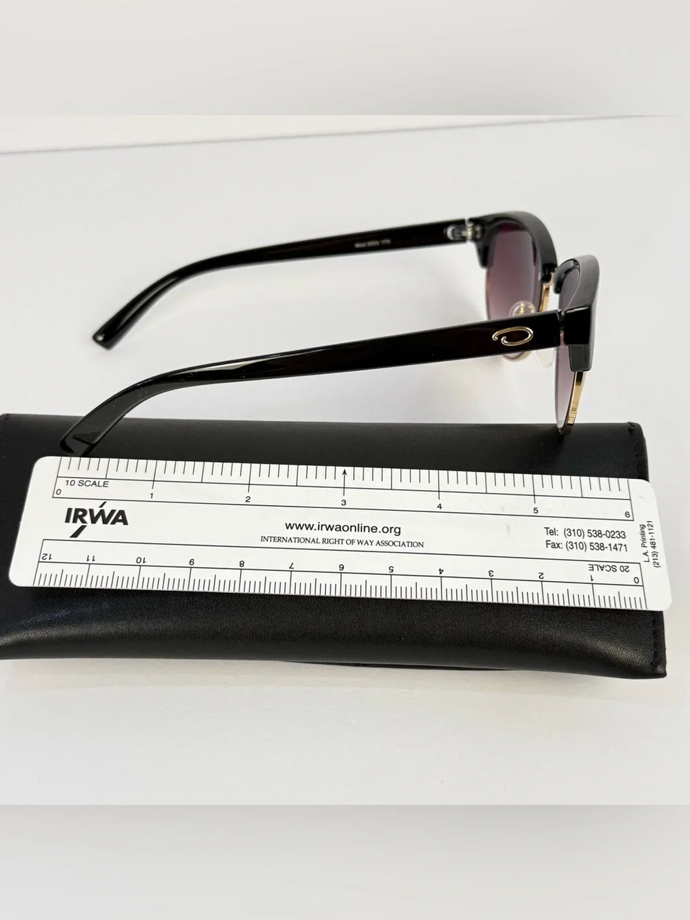 Oscar de la Renta frames are
